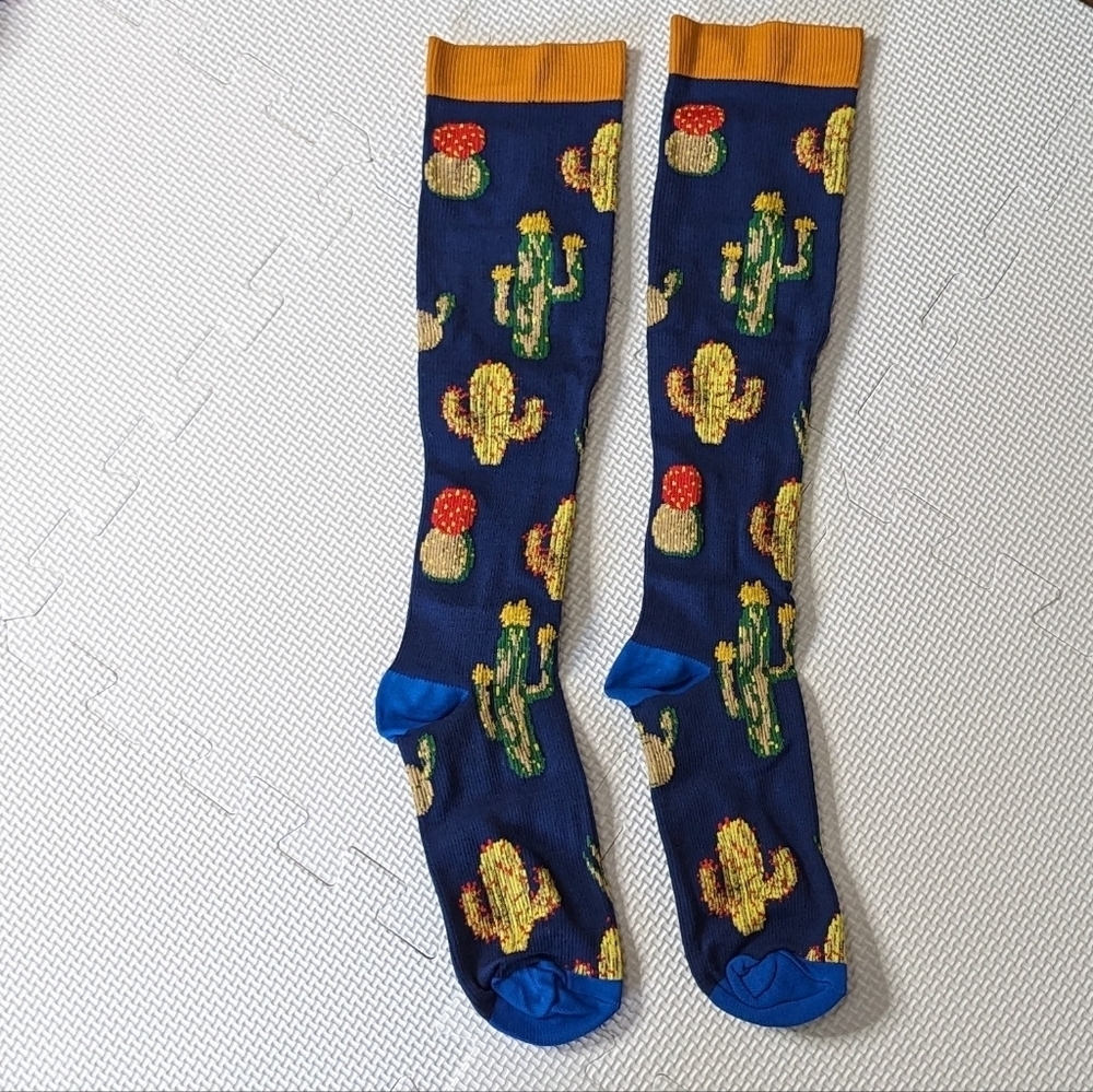 Compression socks blue with cactus designs print large/extra large